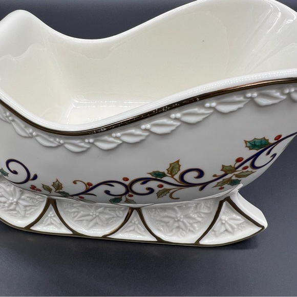 Mikasa Holly Sleigh Centerpiece Christmas Bowl KT410 - Picture 6 of 10